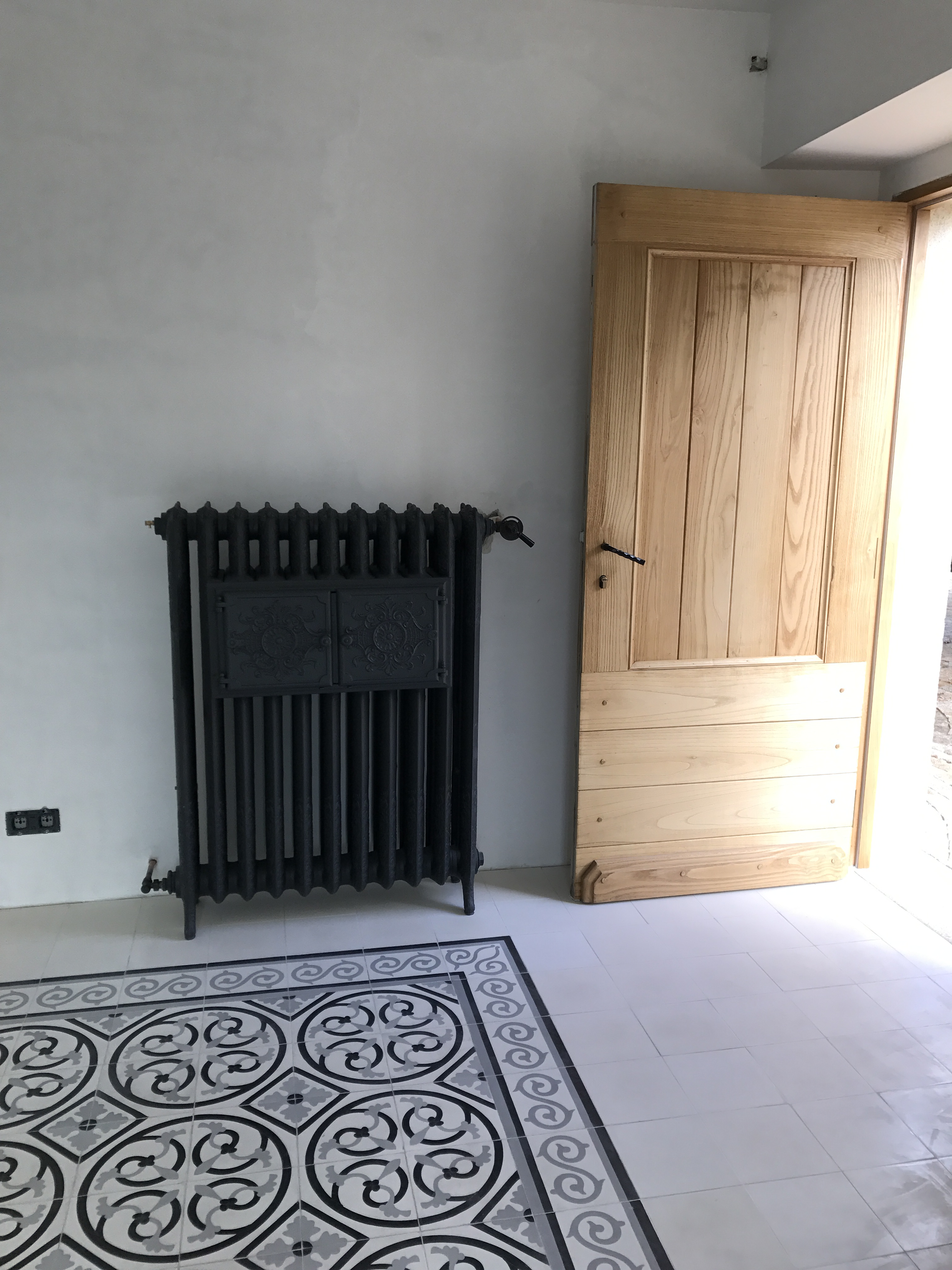 Grenaillage de radiateur en fonte