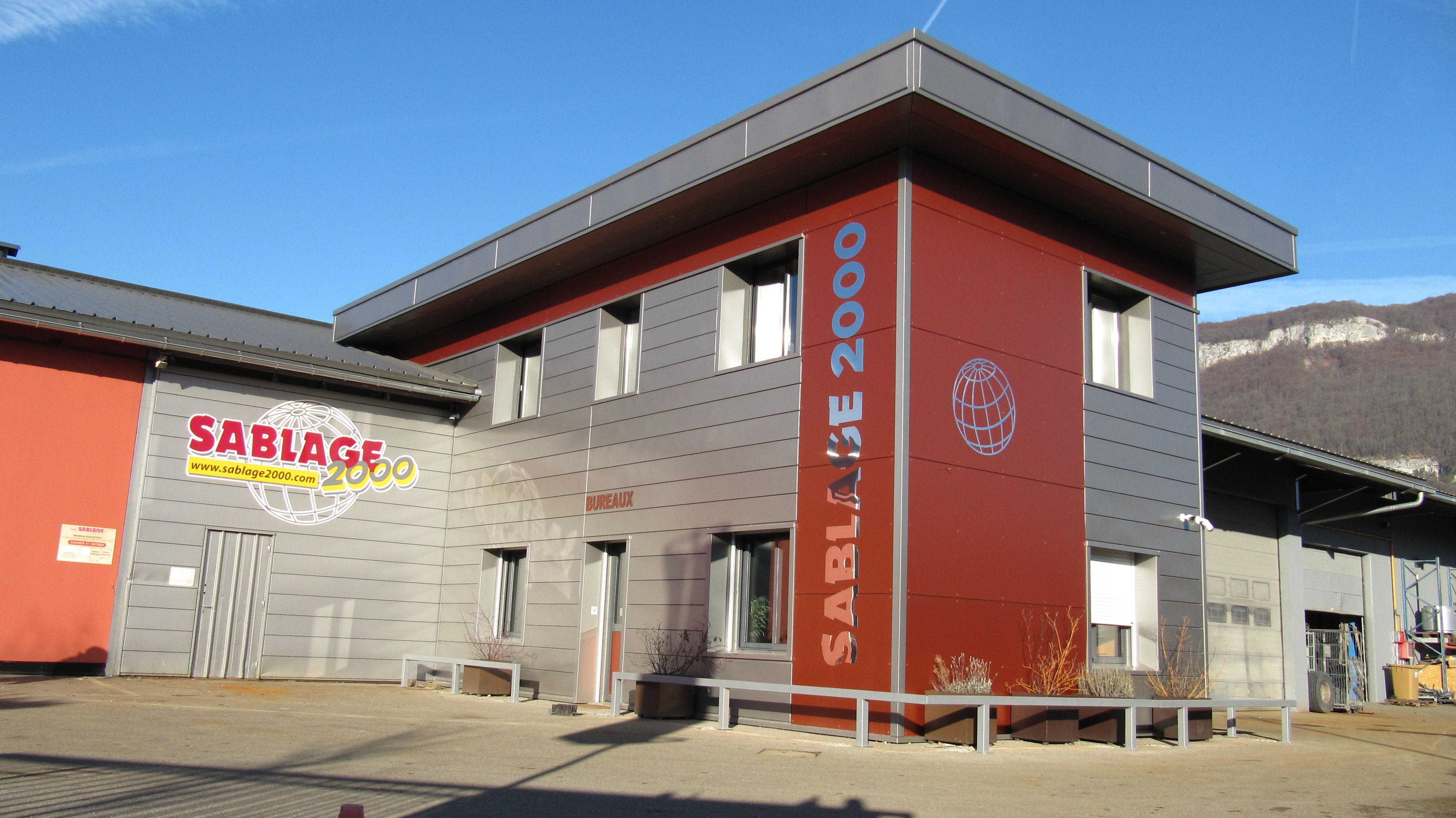 Bâtiment de 1250m2 à Sillingy